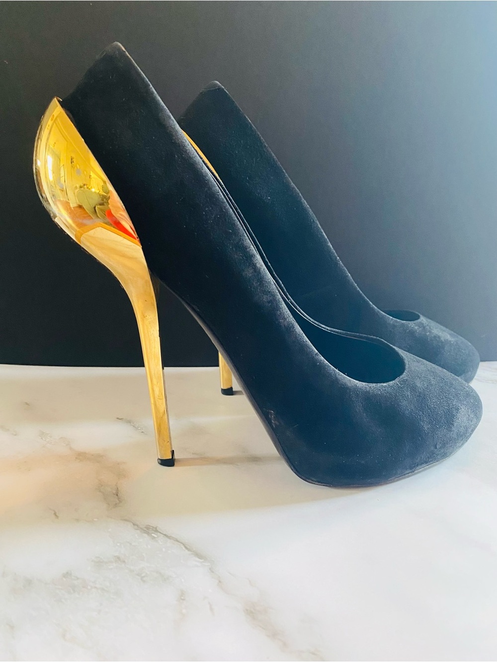 ποΈGiuseppe Zanotti Authentic Suede Pumps with Gold Heel Accent w/Dust Cover